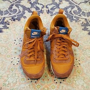 Nike retro internationalist mid